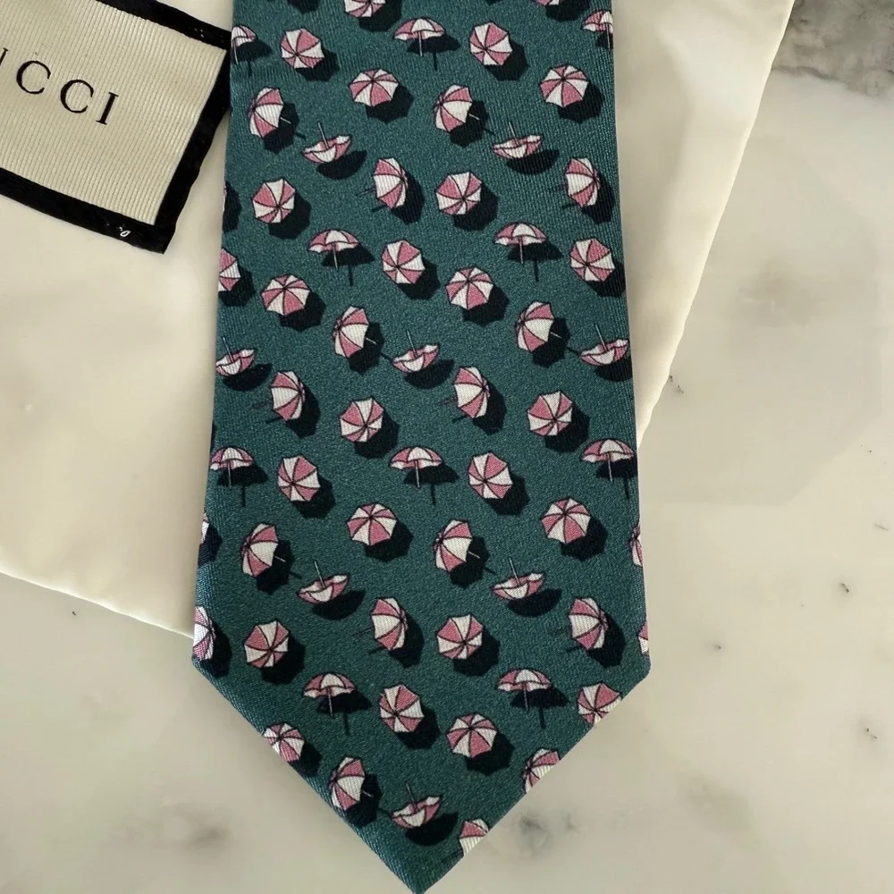 Gucci Necktie Tie 100% Silk Green Umbrella Pattern 3.2 inches New